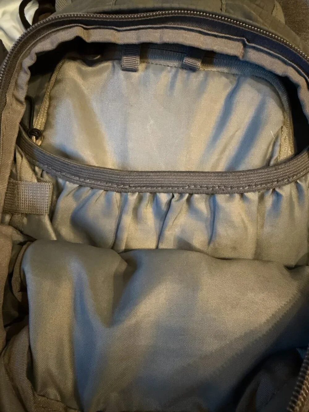 High Sierra Hydration Backpack Daypack Gray Gold Outdoor Hiking Travel